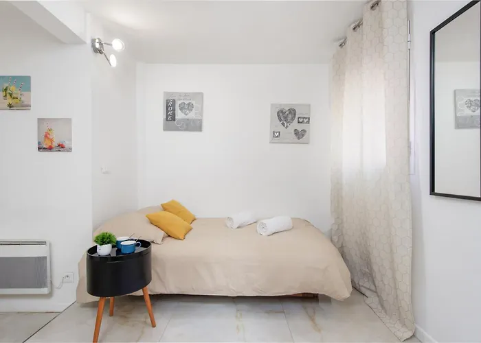 Frontiere De Monaco - Joli Deux Pieces - Fd アパート *