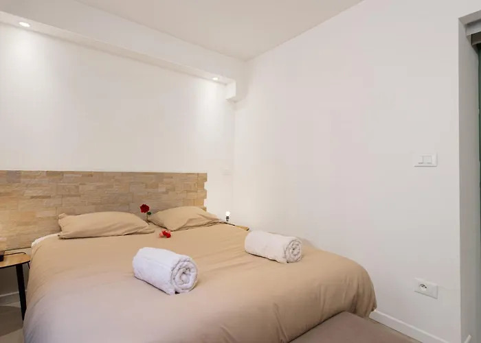 Frontiere De Monaco - Joli Deux Pieces - Fd アパート